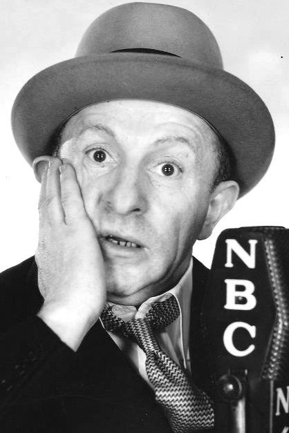 Sam Hearn as Schlepperman (as Sam "Schlepperman" Hearn) in Florida Special