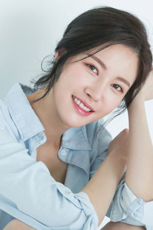 Moon Soo-bin as Han Min in My Lawyer, Mr. Jo