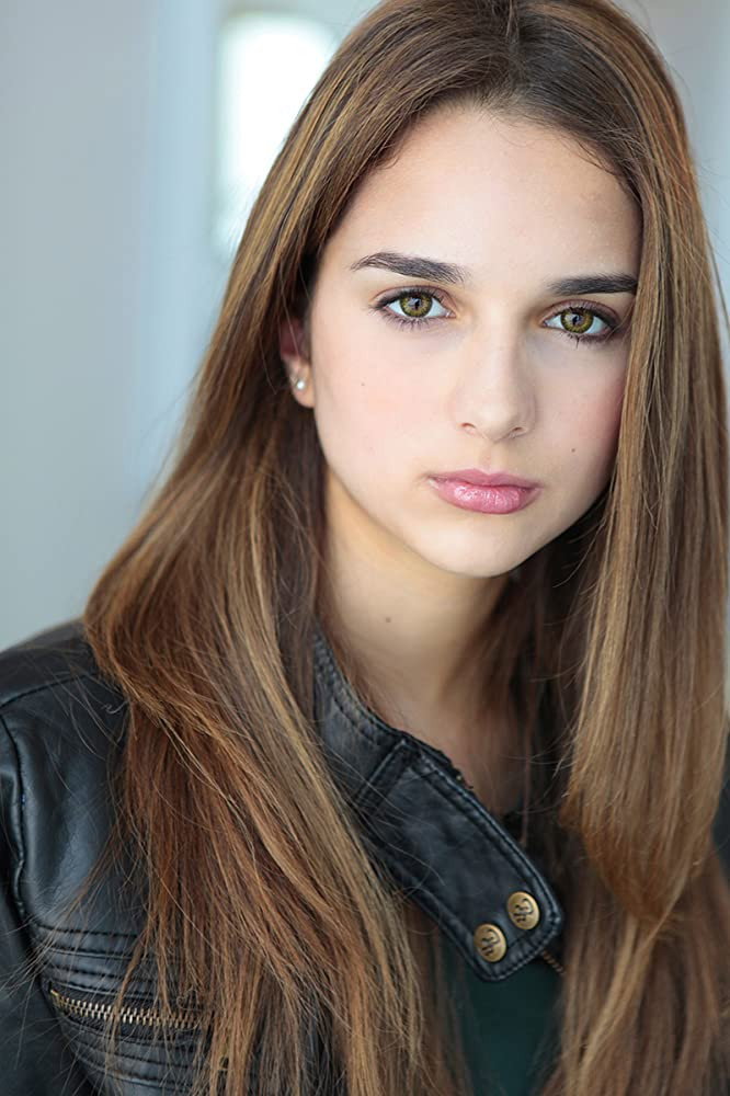 Valeria Jauregui as Young Sadie in Kindred Spirits