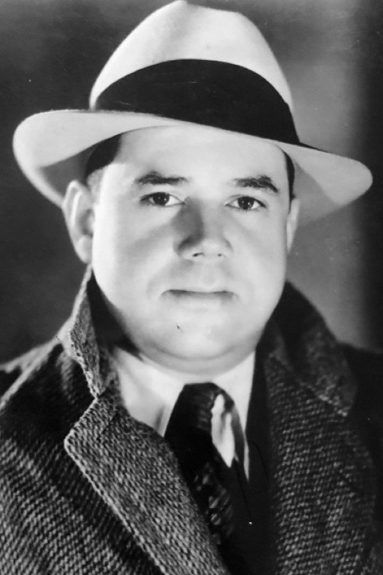 Juan de Landa as Tío Cristóbal in La esfinge maragata