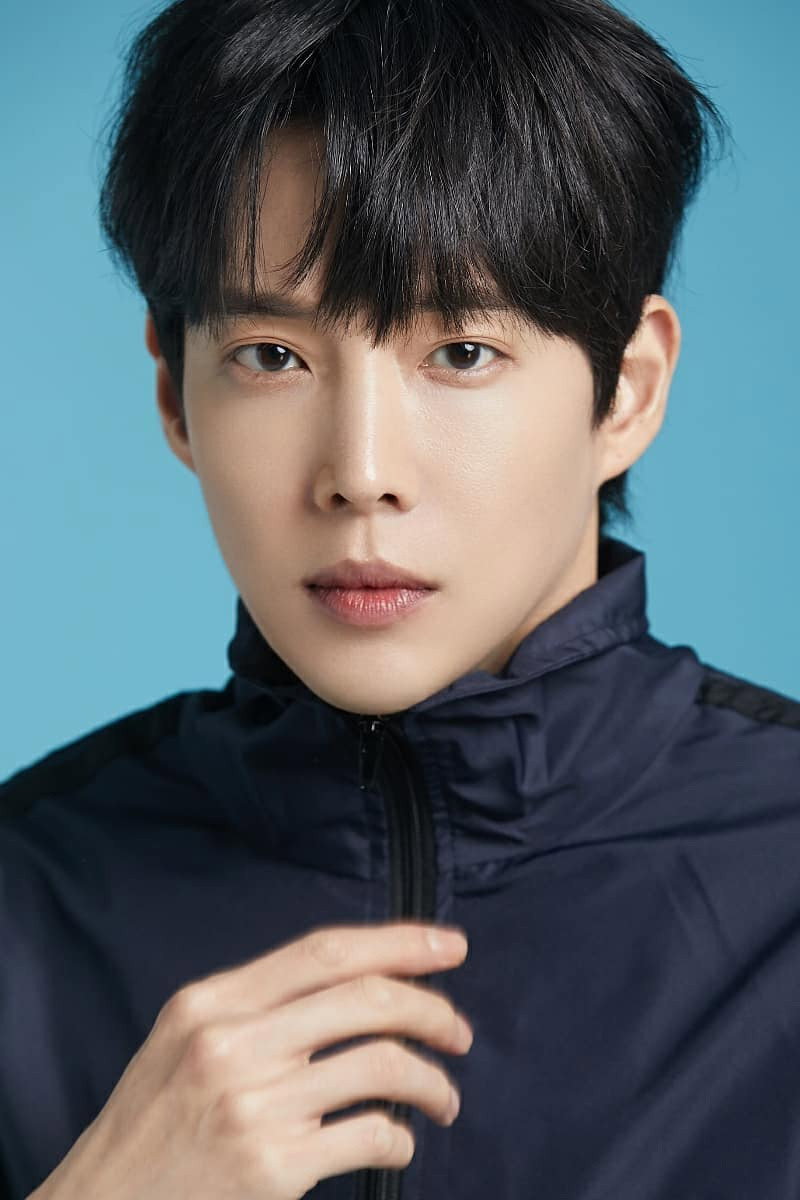 Kim Dong-ho as Na Jin Wook in My Runway