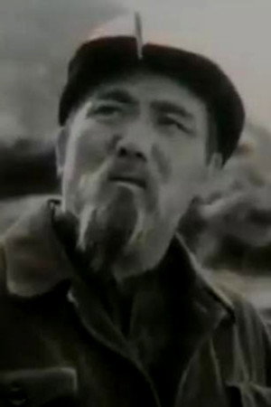 Капар Медетбеков as Aisulu's father in Aisulu's field