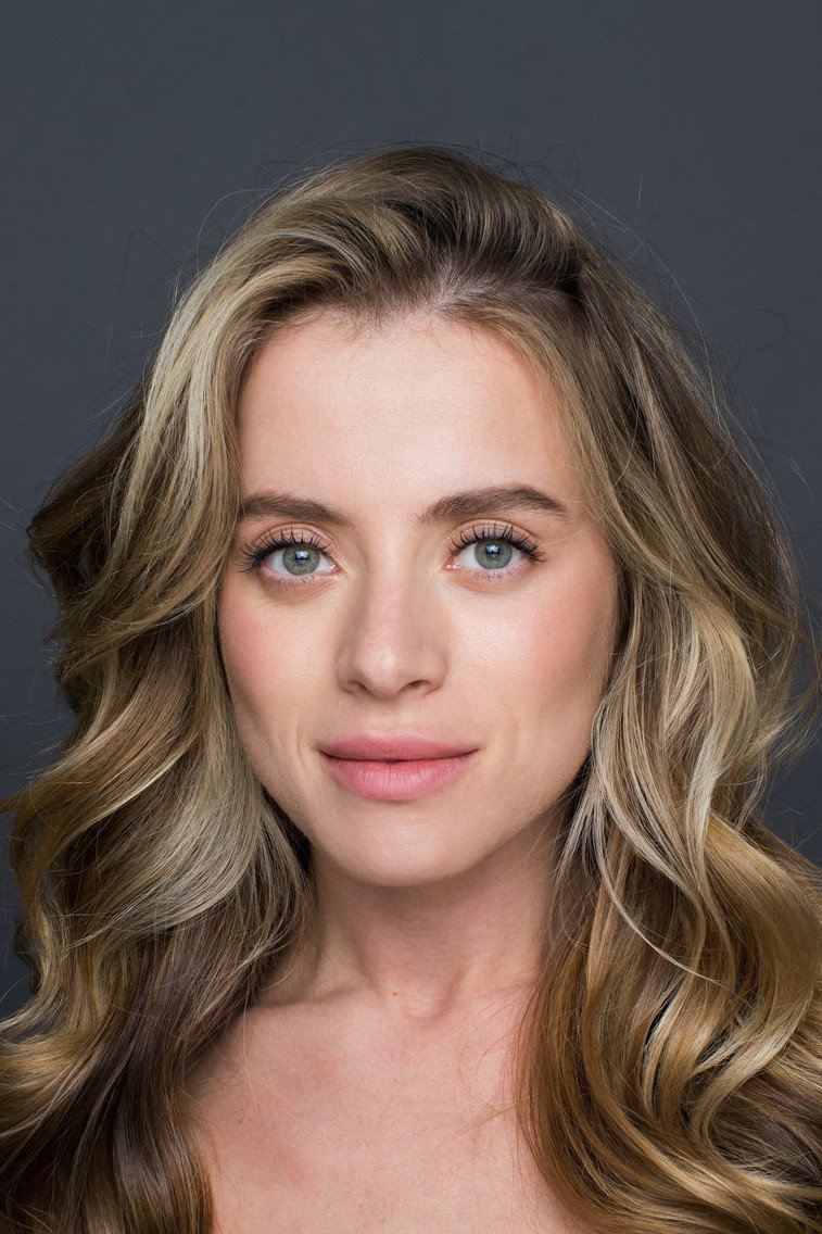 Екатерина Кабак as Секретарша in Obvious is Incredible