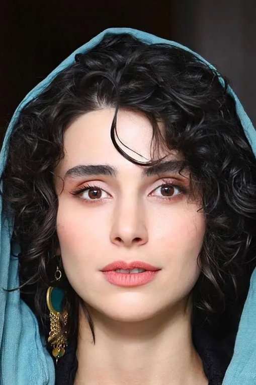 Lale Marzban as Mona Tavakol in Hotel New Moon