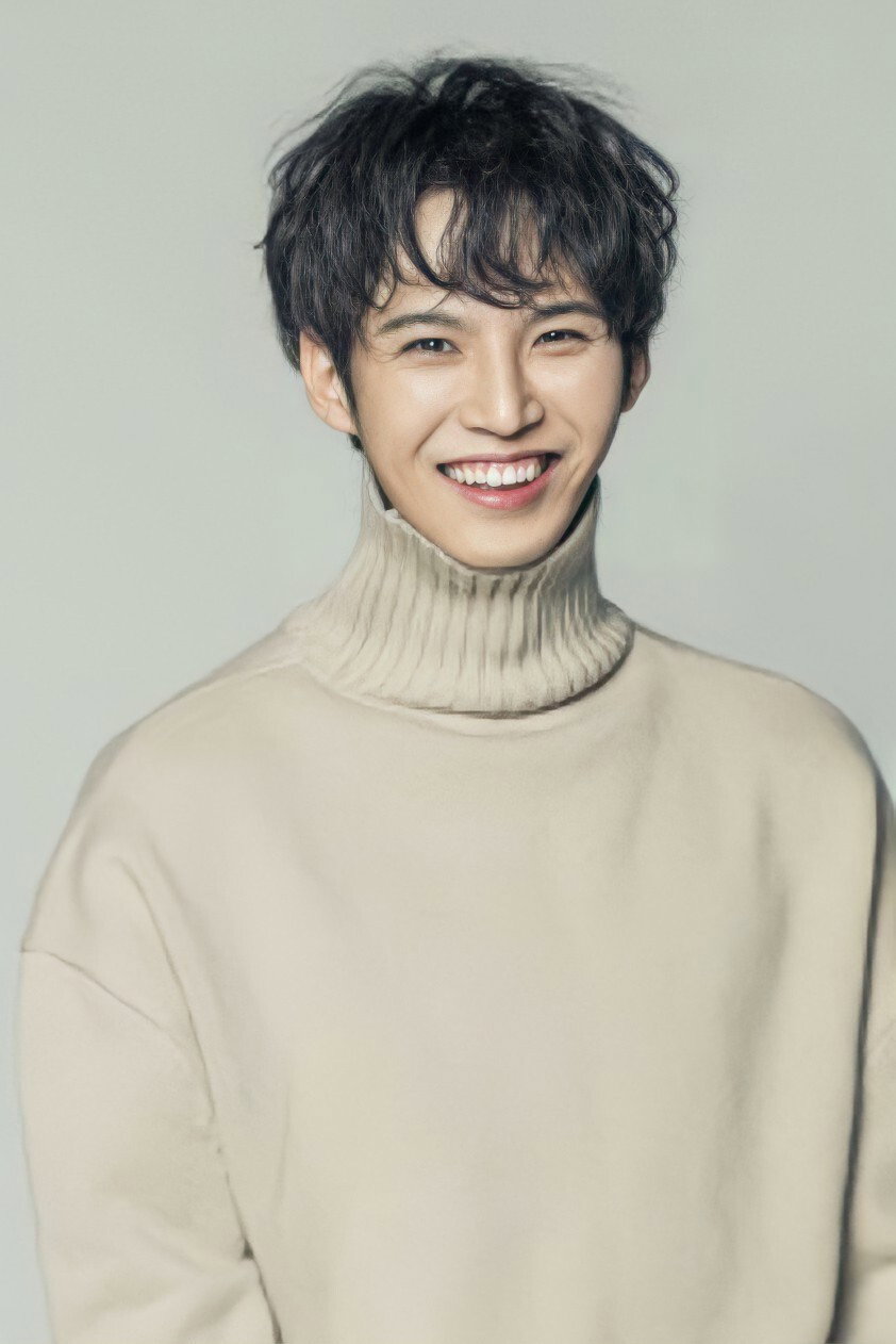 추석영 as Hwang Yi Bin in Behind Cut (Movie)