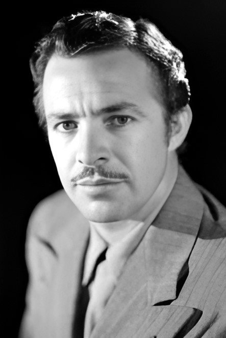 Germán Valdés as Valentin in El Ceniciento