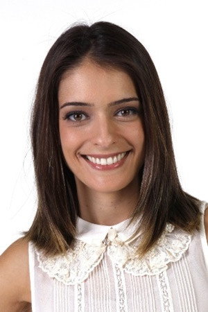 Lisandra Parede as Laura Gonçalves in Amigas & Rivais