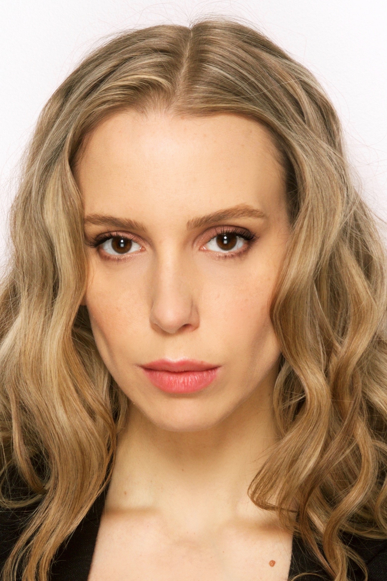 Mélanie St-Pierre as Dr. Lawrence in Art of Falling in Love