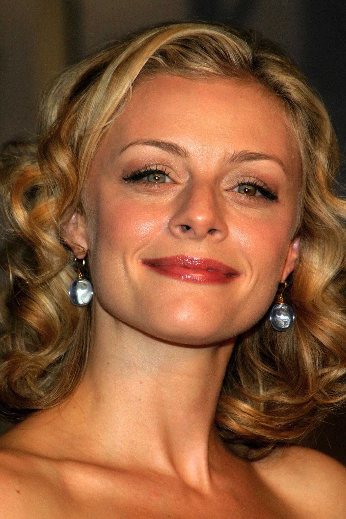 Jessica Cauffiel as Susan Clark in The Out-of-Towners