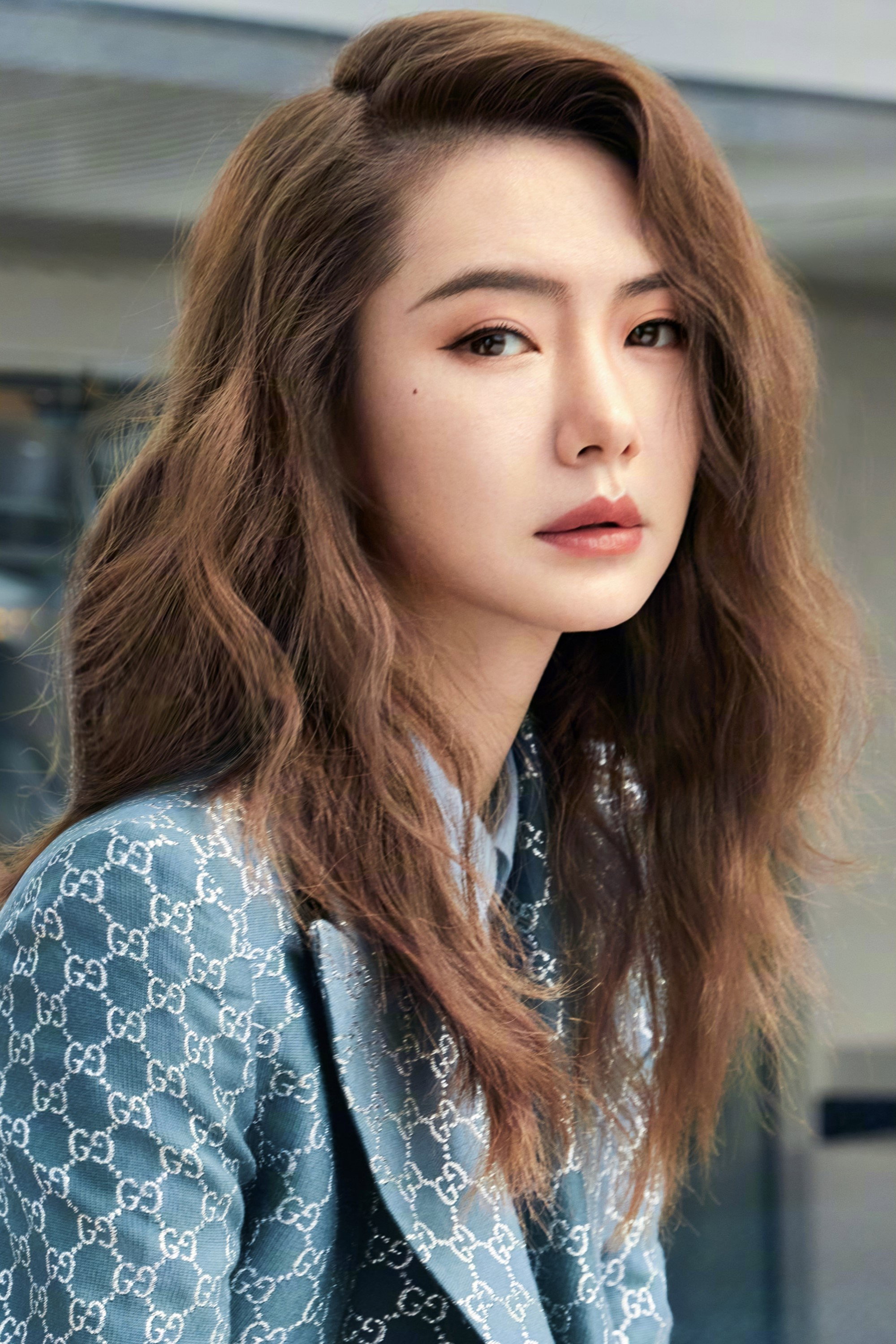 戚薇 as Game Host in Die Now