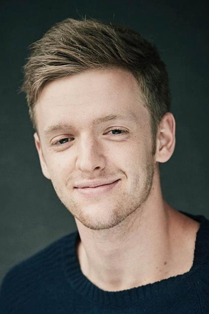 Timur Bartels as Tom in Pumpen