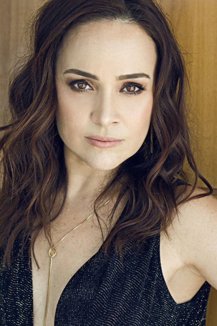 Gabriela Duarte as Maria Eduarda Vianna Greco de Barros Mota in Anything for Love