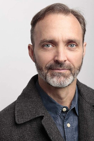 Kenneth Hughes as Mark White in Rows