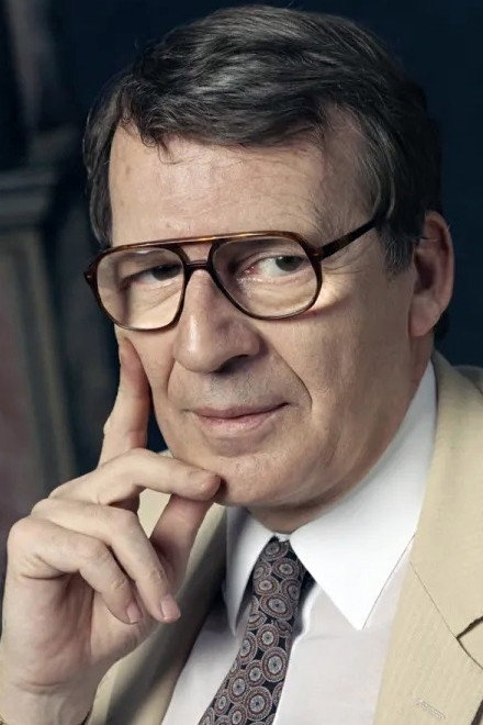 Christian Defaye as Self - Host in Spécial cinéma