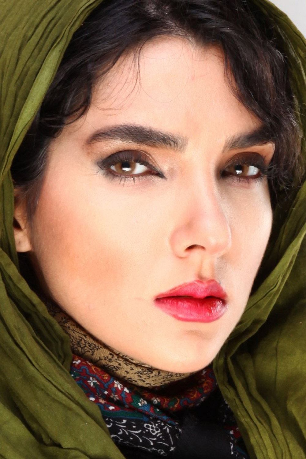 Sara Rasoulzade as Sara in Seven Citrus Aurantium