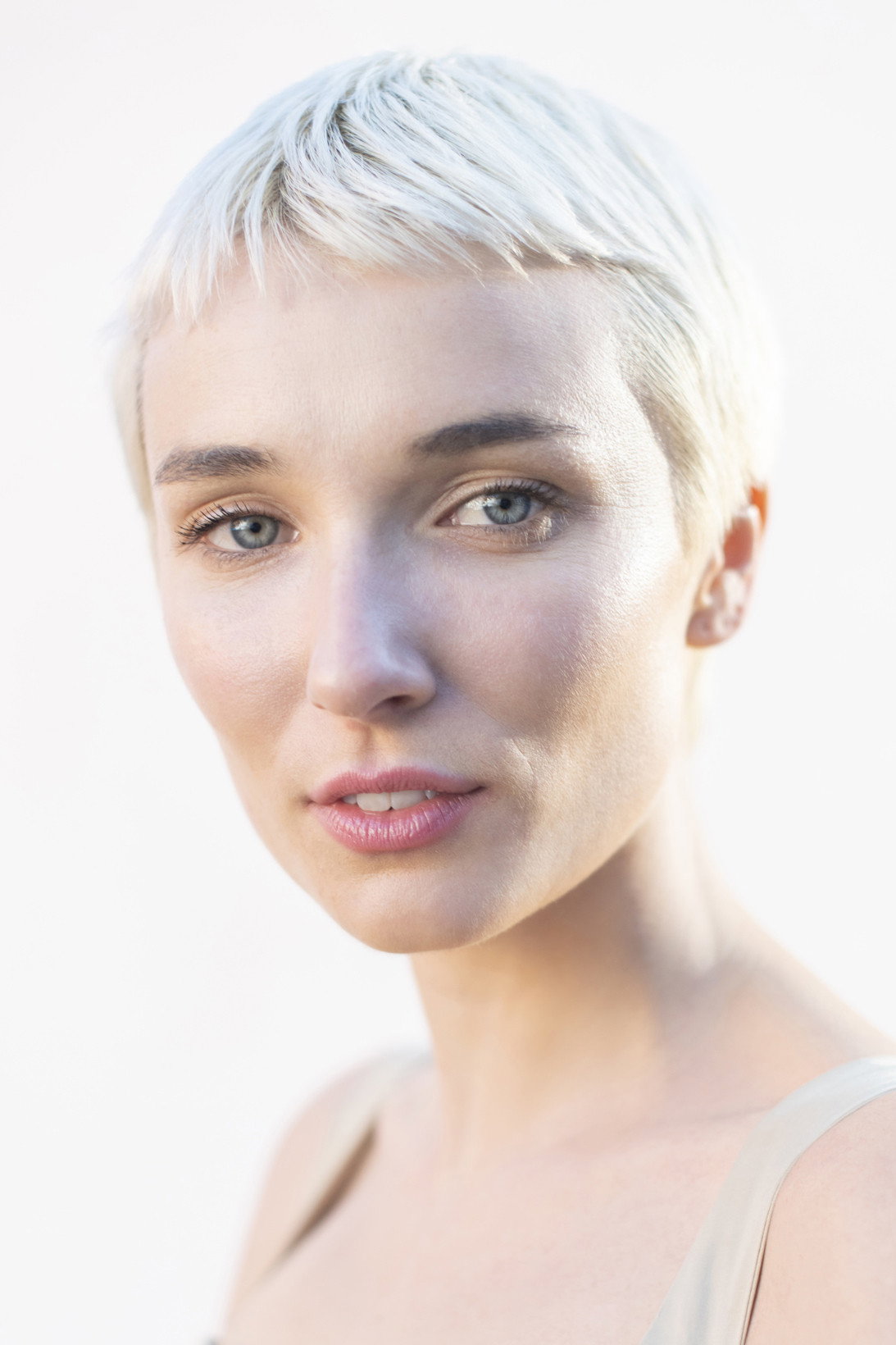Jenna Owen as Rita in Housewarming