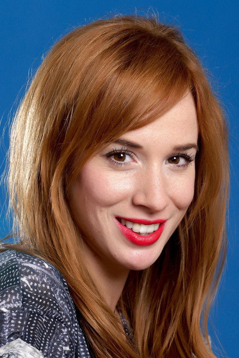 Tatiana Pauhofová as Laura in Jenny