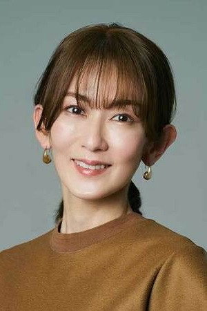 大河内奈々子 as Natsuki's mother in A Haircut for the Hina Doll