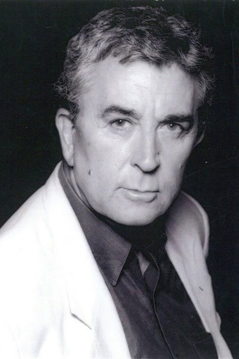 Paco Valladares as Santiago in El arte de vivir