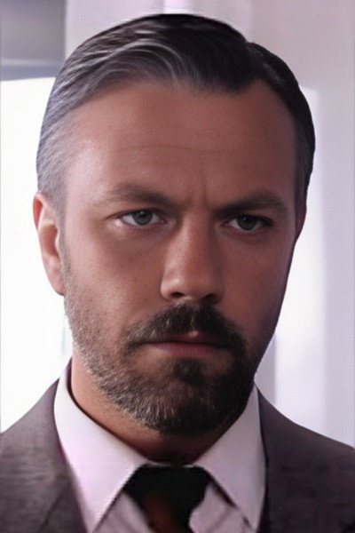 Дмитрий Крылов as captain Arthur Hastings in Загадка Эндхауза