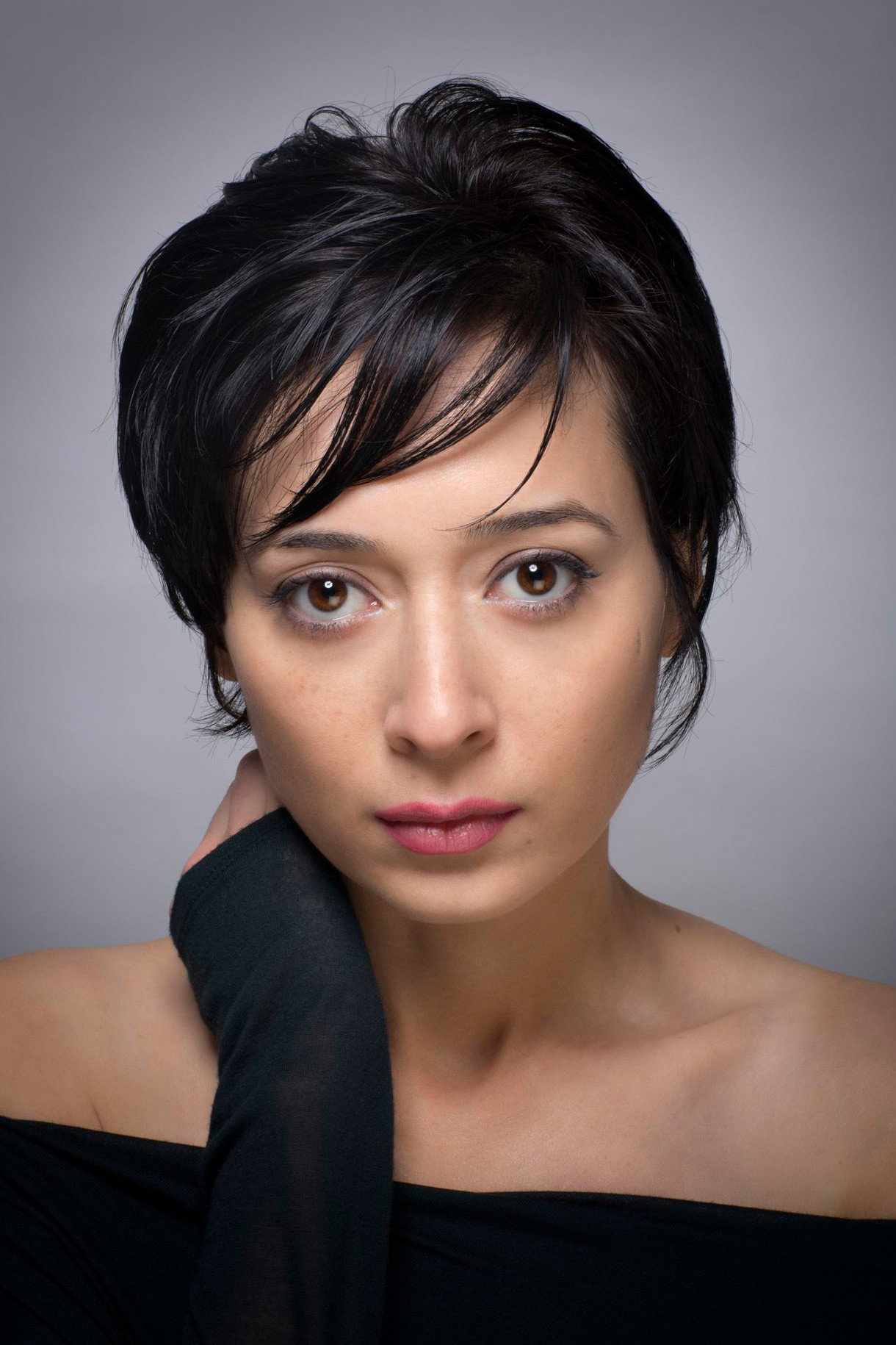 Pooneh Hajimohammadi as Tira in Don't Knock Twice