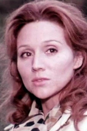 Marianik Revillon as Perla in Emma Zunz