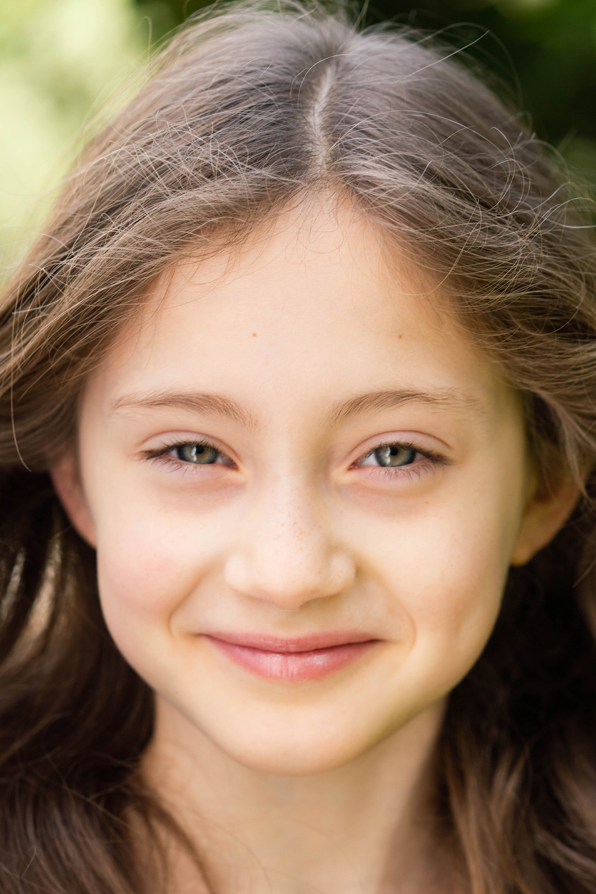 Mia McGovern Zaini as Olivia in The Good Witch of Christmas