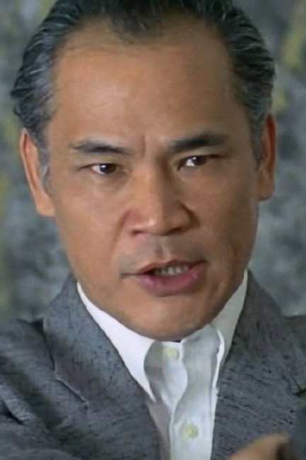 林聰 as Yuk's Stepfather in The Royal Scoundrel