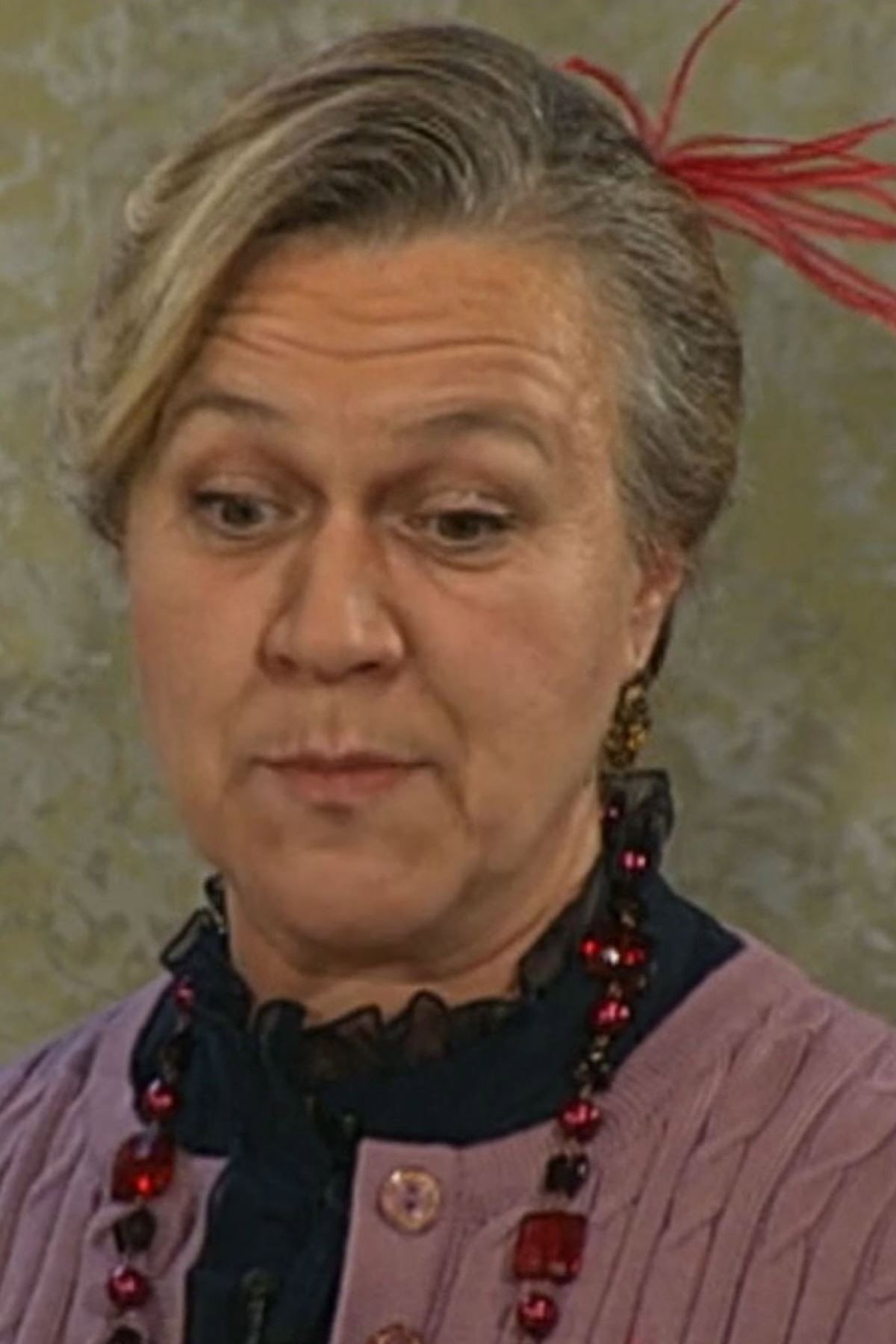 Silke Volkner as Omma Soffi - Geburtstagskind in Dinner for Wan(ne)