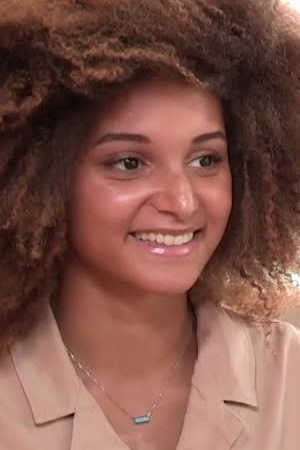 Inès d'Assomption as Ouassima in How to Make Out