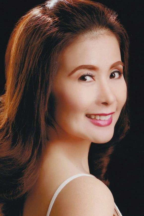 Gaye Piccio as Arlene in Uhaw