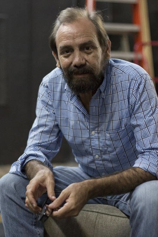 René Monclova as Císero in Parto