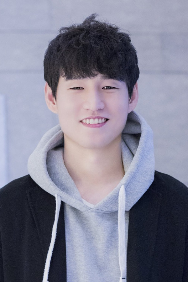 강정우 as Jeong-min in Made on the Rooftop