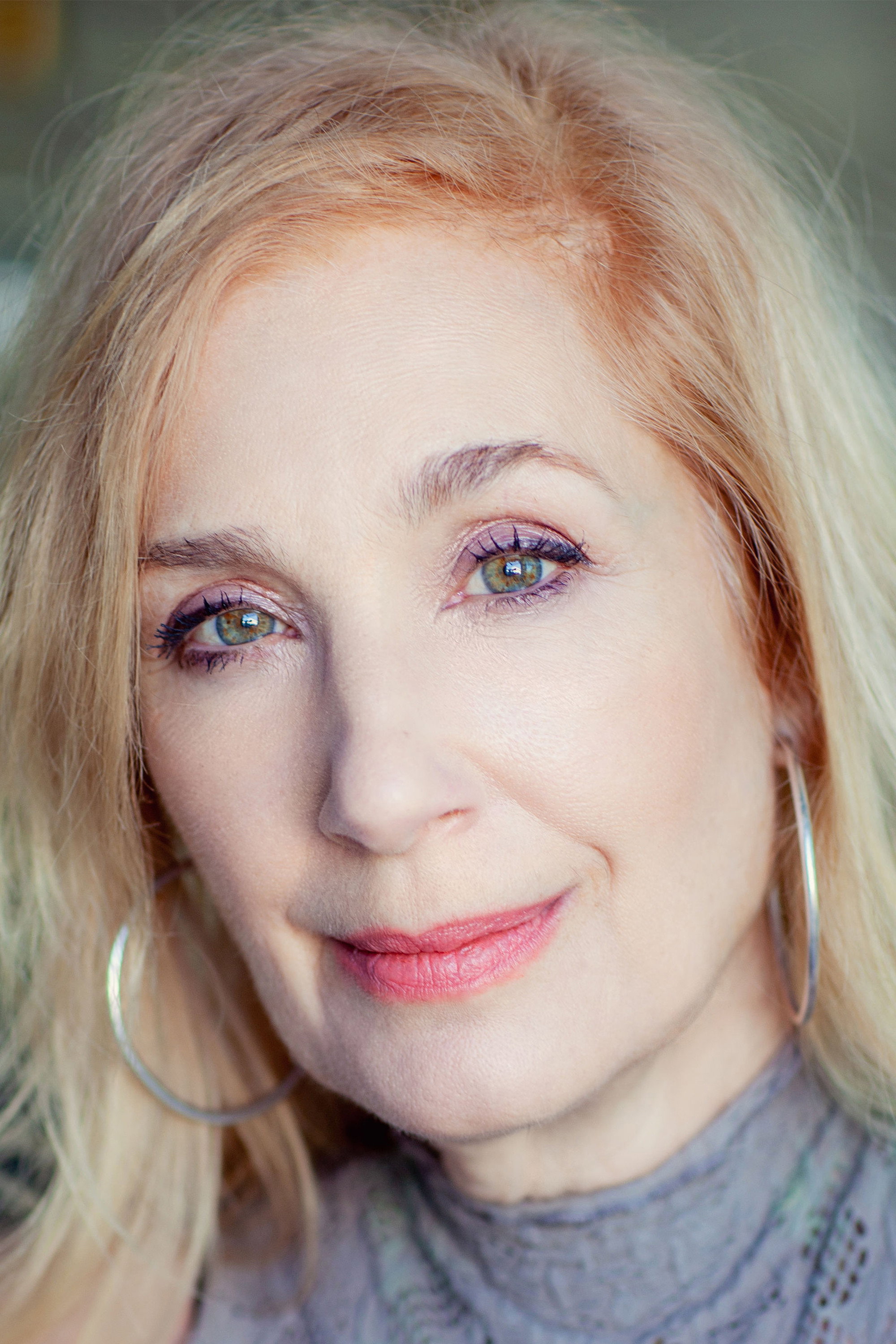 Susan Priver as Dyan in Sisterhood of Secrets