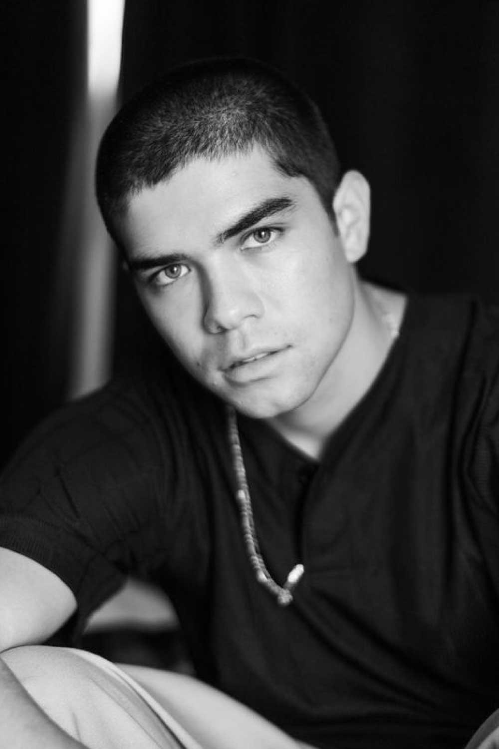 Miguel Ángel García as Alfredo in La sombra del ciprés es alargada