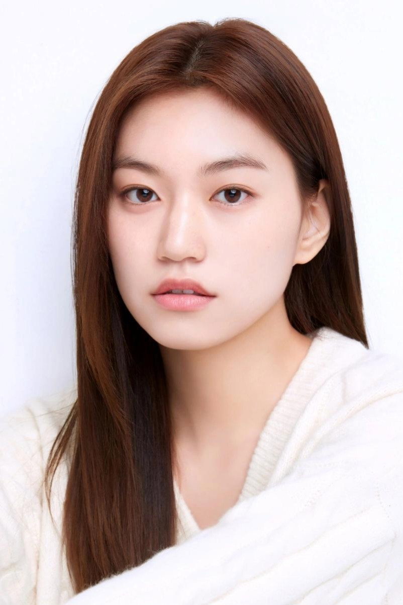 김도연 as Ji Yeon-seo in Single & Ready to Mingle