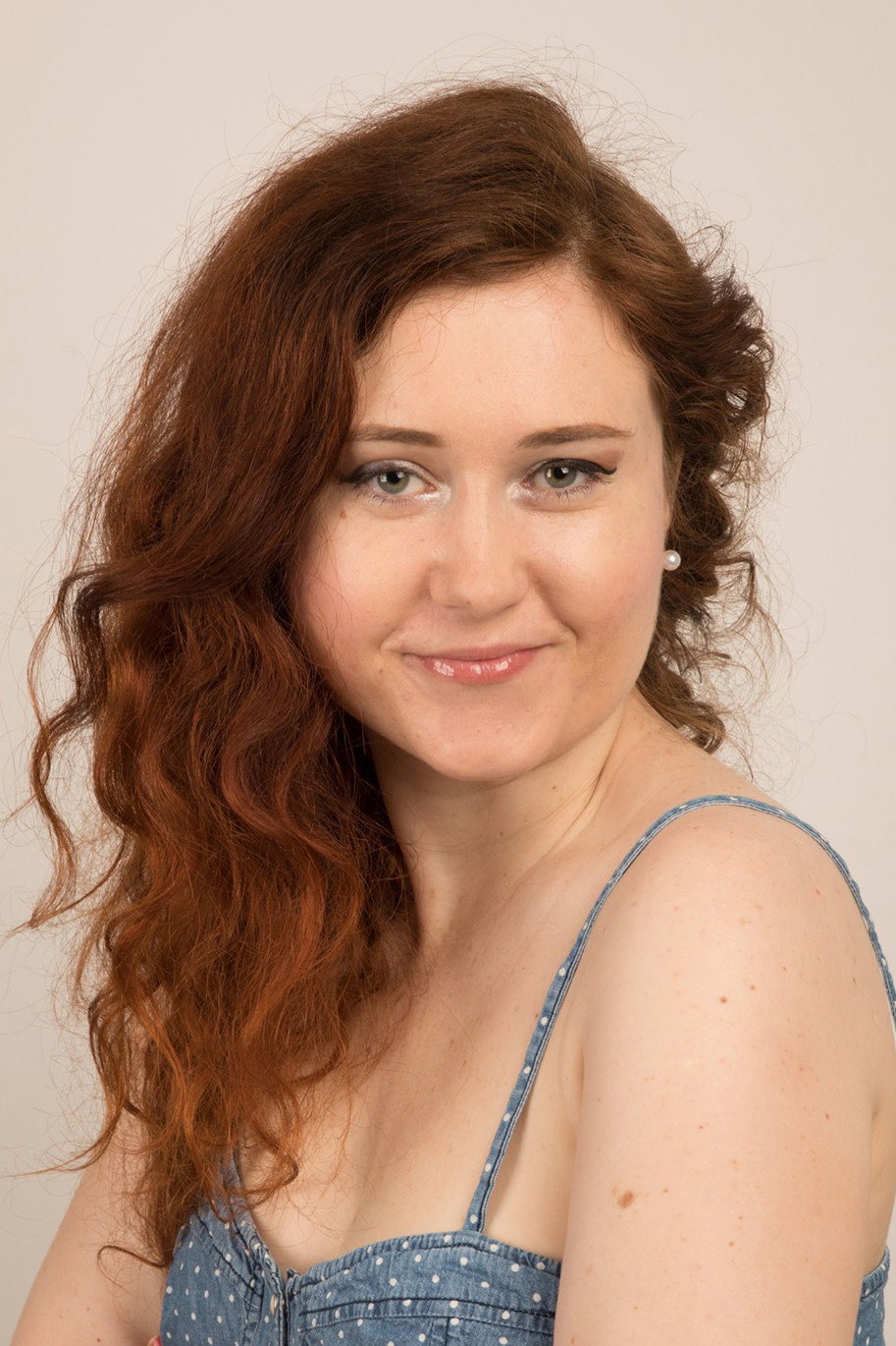 Eva Toulová as Soňa in Jak se moří revizoři
