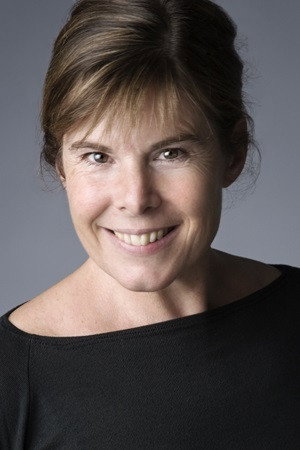 Fina Rius as Isabel in Vestigis