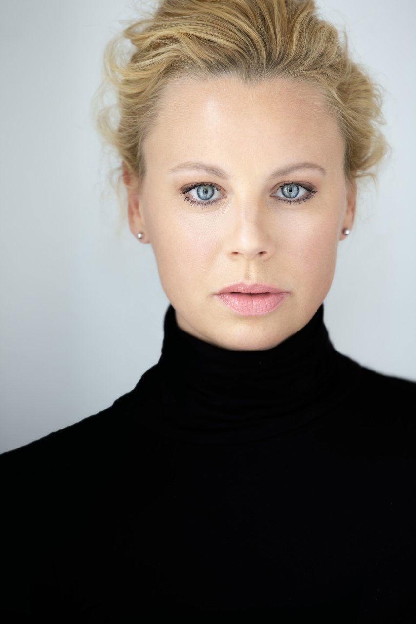 Katharina Straßer as various in Gemischtes Doppel – Beinahe wahre Geschichten