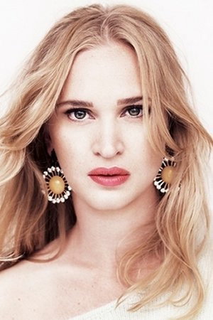 Vera Vitali as Lisa in Bonus Family