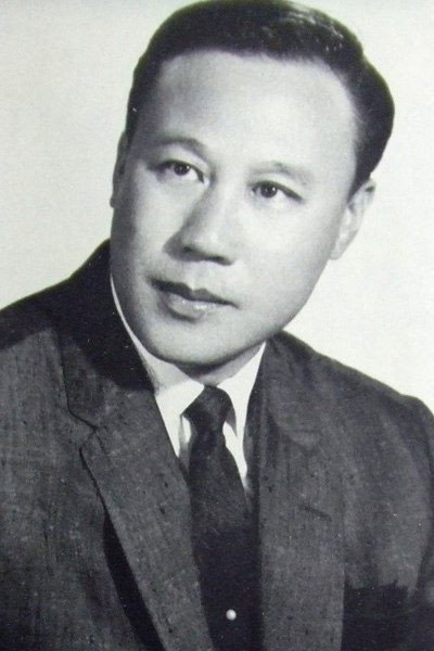 Yan Jun as Dr. Du Yi in My Dream Boat