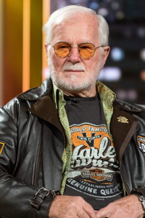 Žika Jelić as Himself in 50 Sentimental Years - Srdjan Marjanovic