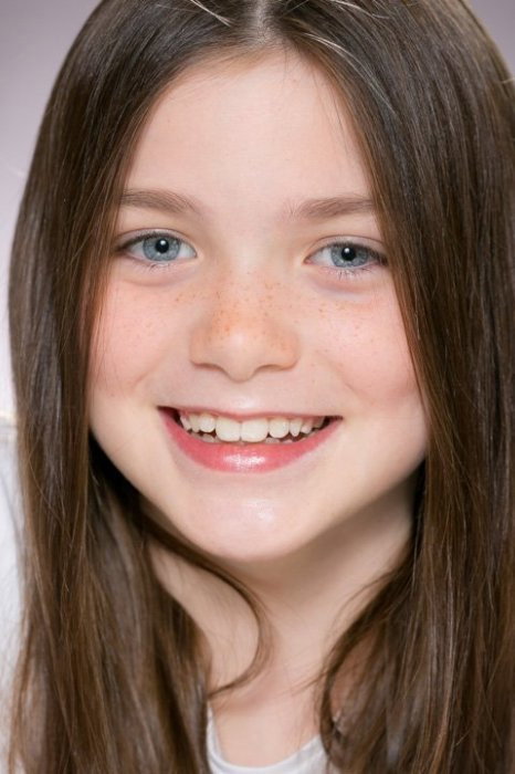 Phoebe Farnham as Sophie in The Girl from the Song