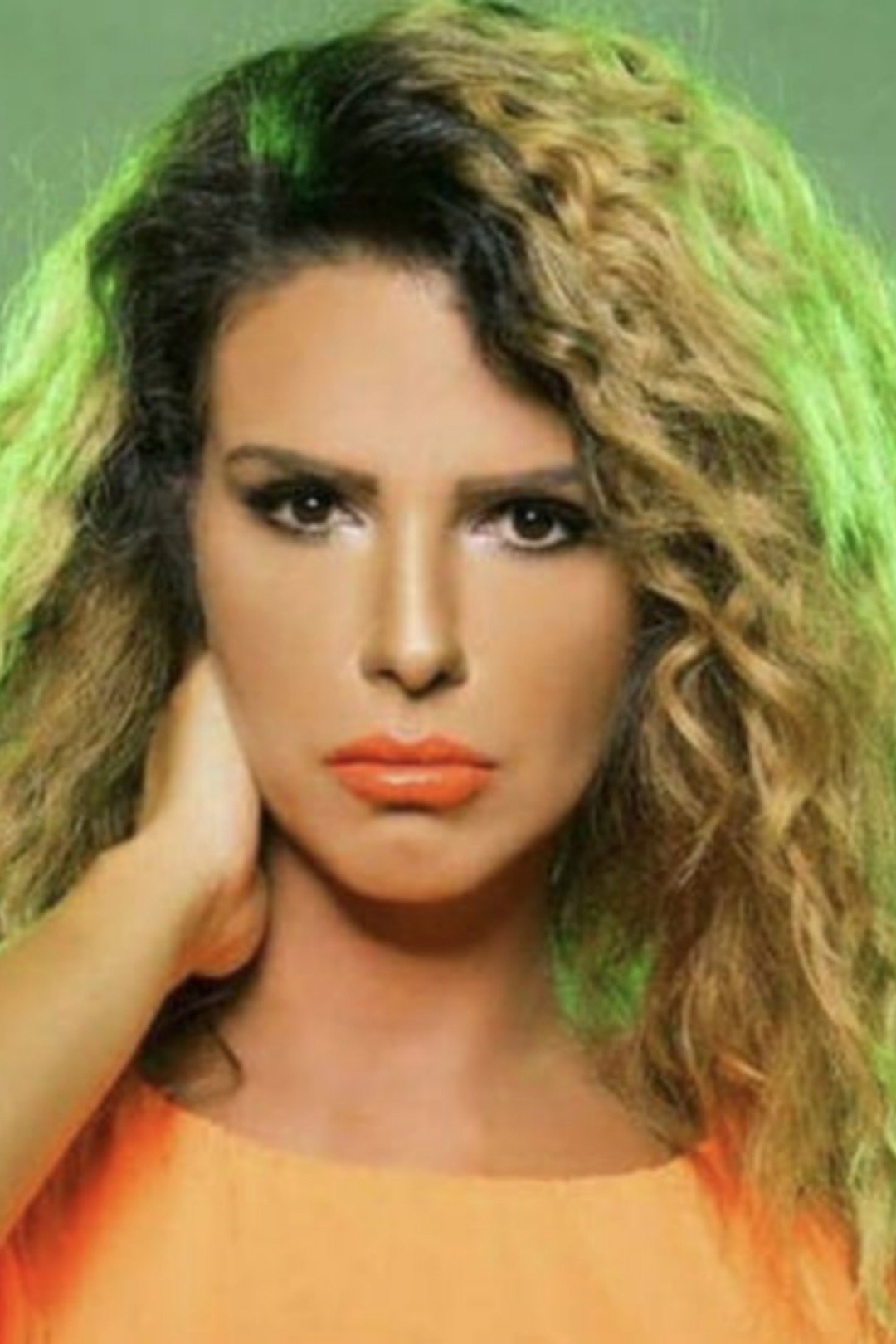 Donia Abdel Azziz as منال in Al Maddah