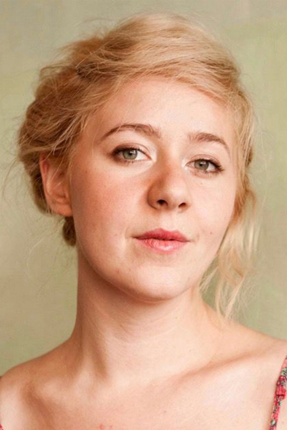 Juno Meinecke as Laura in Behinderte Ausländer