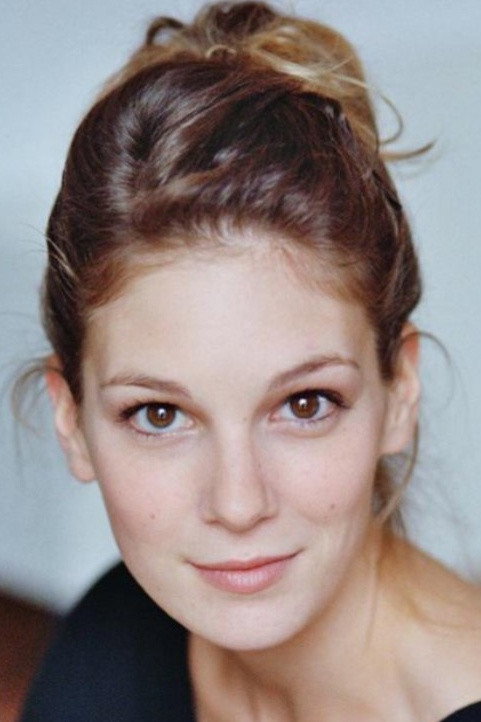 Emilie Piponnier as Audrey in Nos bébés ont une histoire