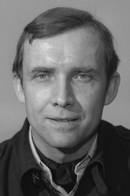 Rudolf Jelínek as (uncredited) in Než poznáš první úsměv