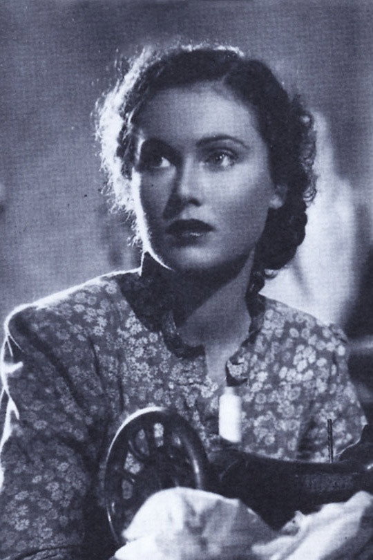 Adriana Benetti as Giulia in C'è sempre un ma!