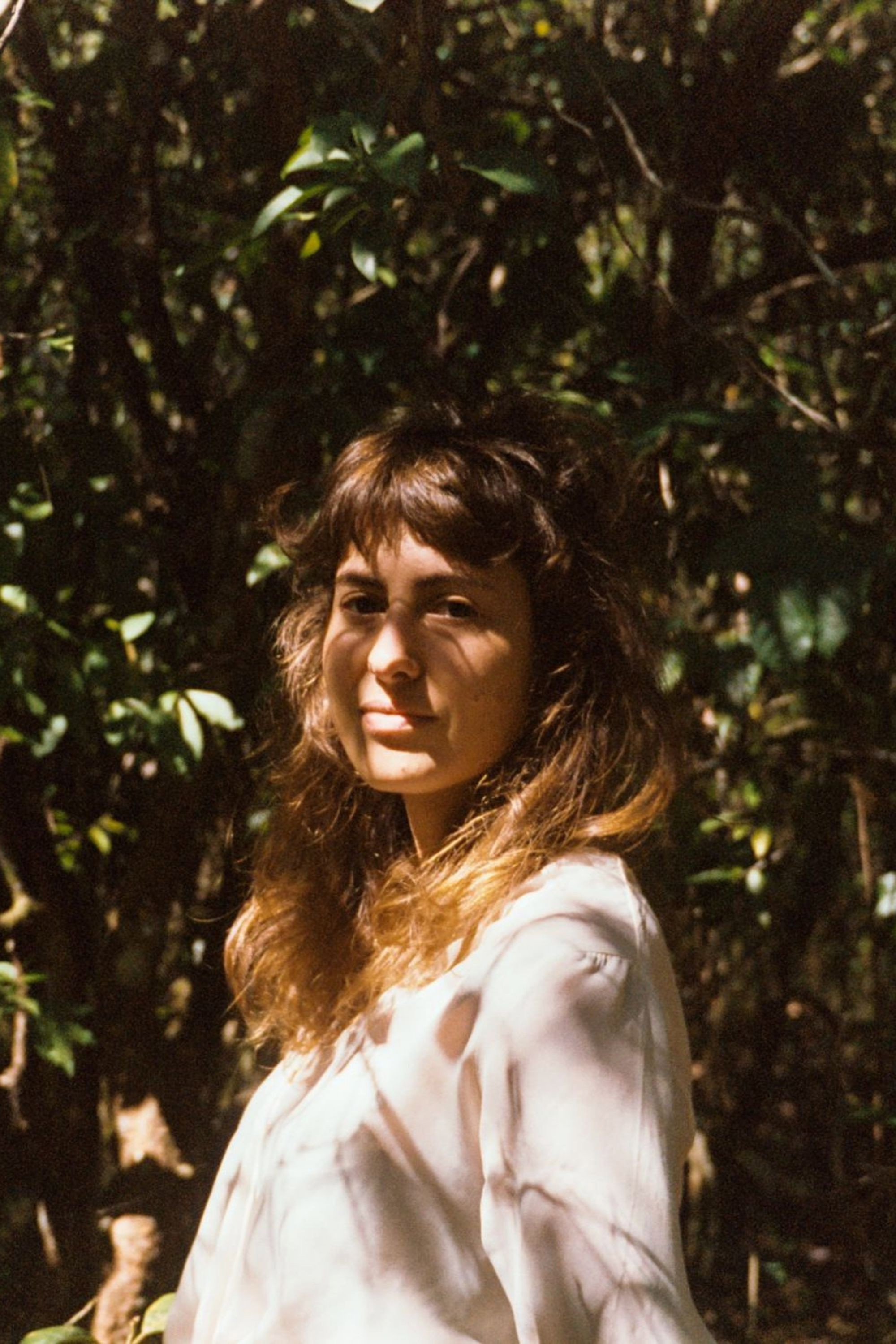 Isadora Almeida as Convidado in Dobradiça Entrevista