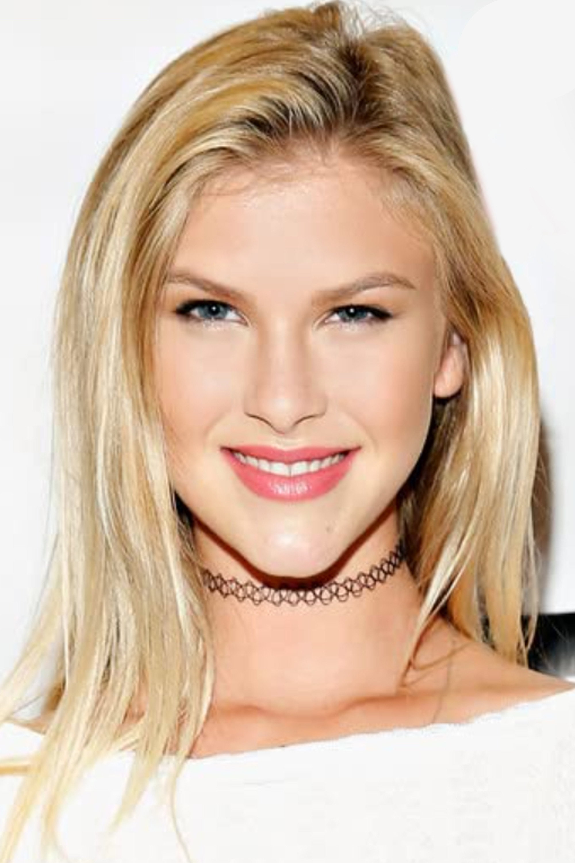 Kelly Aishling Gray as Taby (as Kelly Gray) in Never Winter